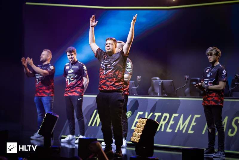 前 Royal Never Give Up 和 EDward Gaming 中路选手 Cryin 宣布他将暂时离开比赛：他计划在新赛季休息