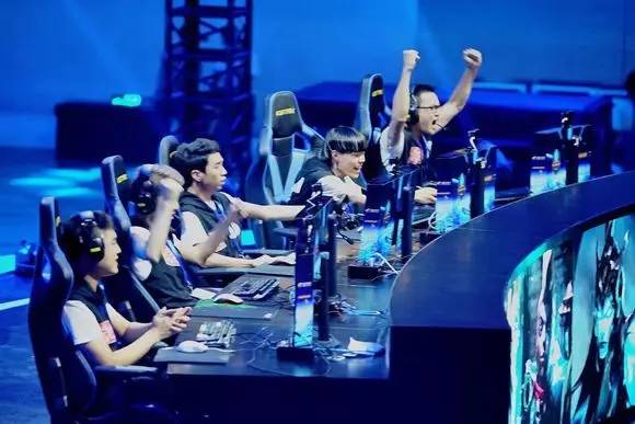 JKL：我觉得自己不是很菜的选手 在想怎么延续自己的状态